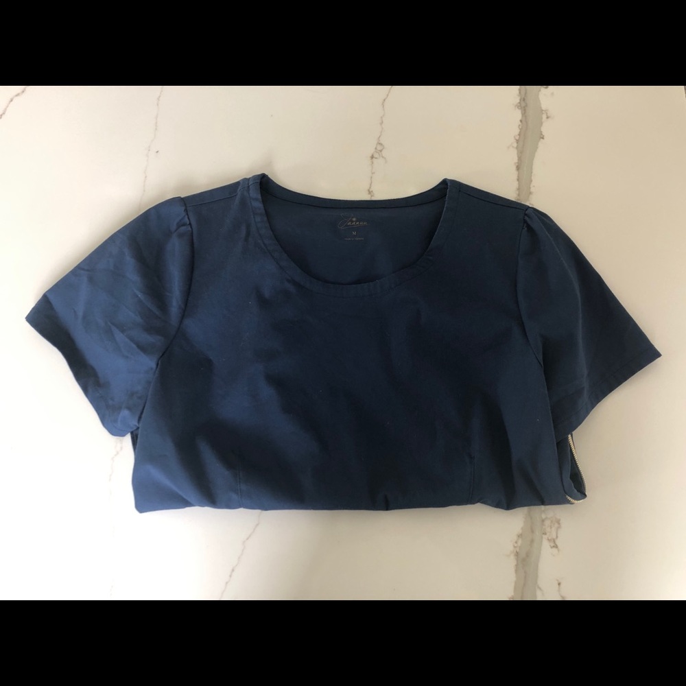 NWOT Jaanuu Scrub Top